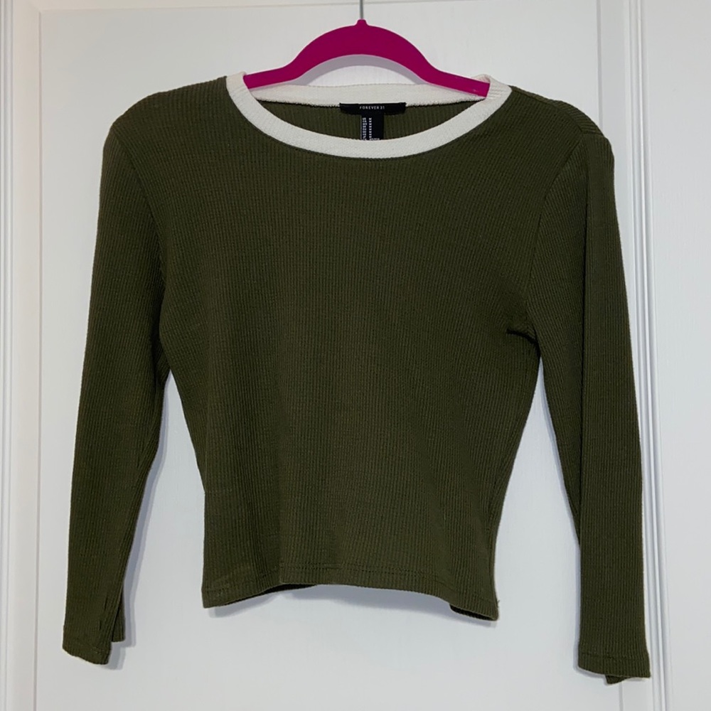 Green knit long sleeve crop top